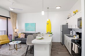 Diamond Head and Ocean views with 2 Double Beds and Parking