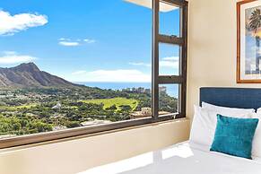 Diamond Head and Ocean views with 2 Double Beds and Parking