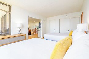 Diamond Head and Ocean views with 2 Double Beds and Parking