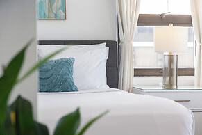 Diamond Head and Ocean views with 2 Double Beds and Parking