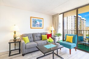 Diamond Head and Ocean views with 2 Double Beds and Parking