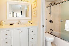 Diamond Head and Ocean views with 2 Double Beds and Parking