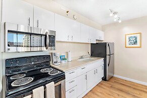 Diamond Head and Ocean views with 2 Double Beds and Parking