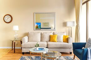 Diamond Head and Ocean views with 2 Double Beds and Parking