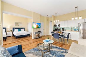 Diamond Head and Ocean views with 2 Double Beds and Parking