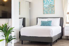 Diamond Head and Ocean views with 2 Double Beds and Parking