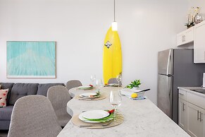 Diamond Head and Ocean views with 2 Double Beds and Parking