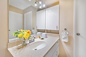 Diamond Head and Ocean views with 2 Double Beds and Parking