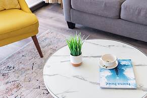 Diamond Head and Ocean views with 2 Double Beds and Parking