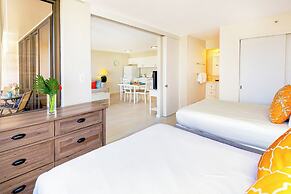 Diamond Head and Ocean views with 2 Double Beds and Parking