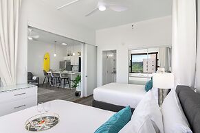 Diamond Head and Ocean views with 2 Double Beds and Parking