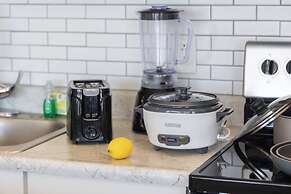 Diamond Head and Ocean views with 2 Double Beds and Parking