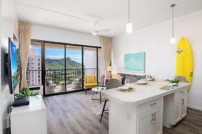 Diamond Head and Ocean views with 2 Double Beds and Parking