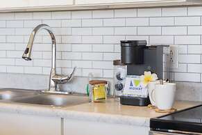 Diamond Head and Ocean views with 2 Double Beds and Parking