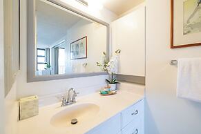 Diamond Head and Ocean views with 2 Double Beds and Parking