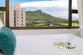 Diamond Head and Ocean views with 2 Double Beds and Parking