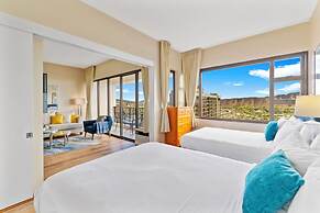 Diamond Head and Ocean views with 2 Double Beds and Parking