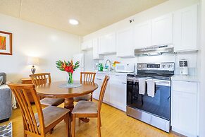 Diamond Head and Ocean views with 2 Double Beds and Parking