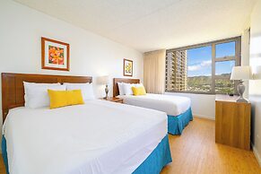 Diamond Head and Ocean views with 2 Double Beds and Parking
