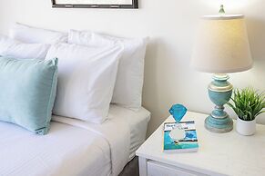 Diamond Head and Ocean views with 2 Double Beds and Parking