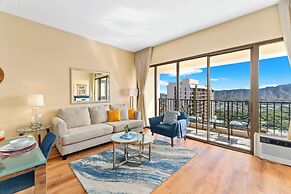 Diamond Head and Ocean views with 2 Double Beds and Parking