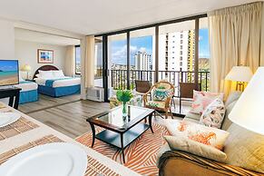 Diamond Head and Ocean views with 2 Double Beds and Parking