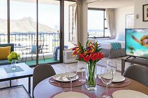 Diamond Head and Ocean views with 2 Double Beds and Parking