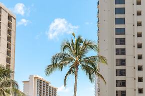 High Floor Ocean View Condo (King Bed and Parking)