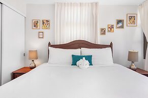 High Floor Ocean View Condo (King Bed and Parking)