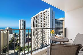 High Floor Ocean View Condo (King Bed and Parking)