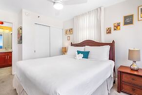 High Floor Ocean View Condo (King Bed and Parking)