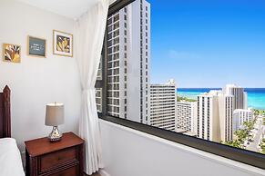 High Floor Ocean View Condo (King Bed and Parking)
