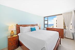 High Floor Ocean View Condo (King Bed and Parking)