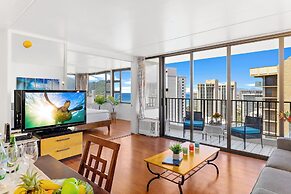 High Floor Ocean View Condo (King Bed and Parking)