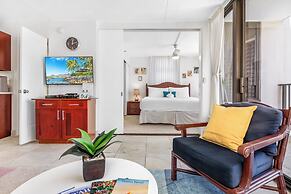 High Floor Ocean View Condo (King Bed and Parking)