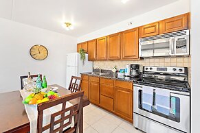 High Floor Ocean View Condo (King Bed and Parking)