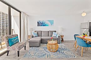 High Floor Ocean View Condo (King Bed and Parking)