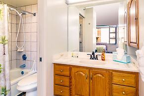 High Floor Ocean View Condo (King Bed and Parking)