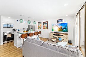 High Floor Ocean View Condo (King Bed and Parking)