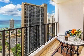 High Floor Ocean View Condo (King Bed and Parking)