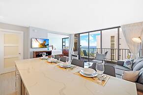 High Floor Ocean View Condo (King Bed and Parking)