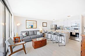 High Floor Ocean View Condo (King Bed and Parking)