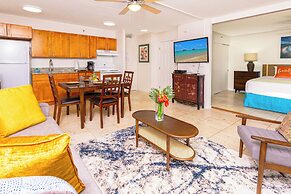 High Floor Ocean View Condo (King Bed and Parking)