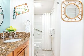 High Floor Ocean View Condo (King Bed and Parking)