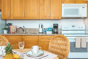 High Floor Ocean View Condo (King Bed and Parking)