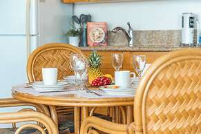 High Floor Ocean View Condo (King Bed and Parking)