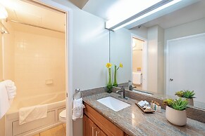 High Floor Ocean View Condo (King Bed and Parking)