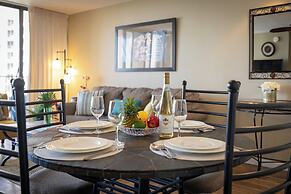 High Floor Ocean View Condo (King Bed and Parking)