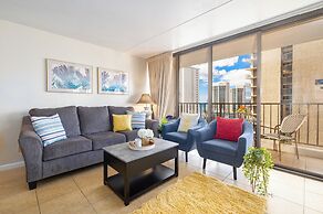 High Floor Ocean View Condo (King Bed and Parking)