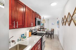 High Floor Ocean View Condo (King Bed and Parking)